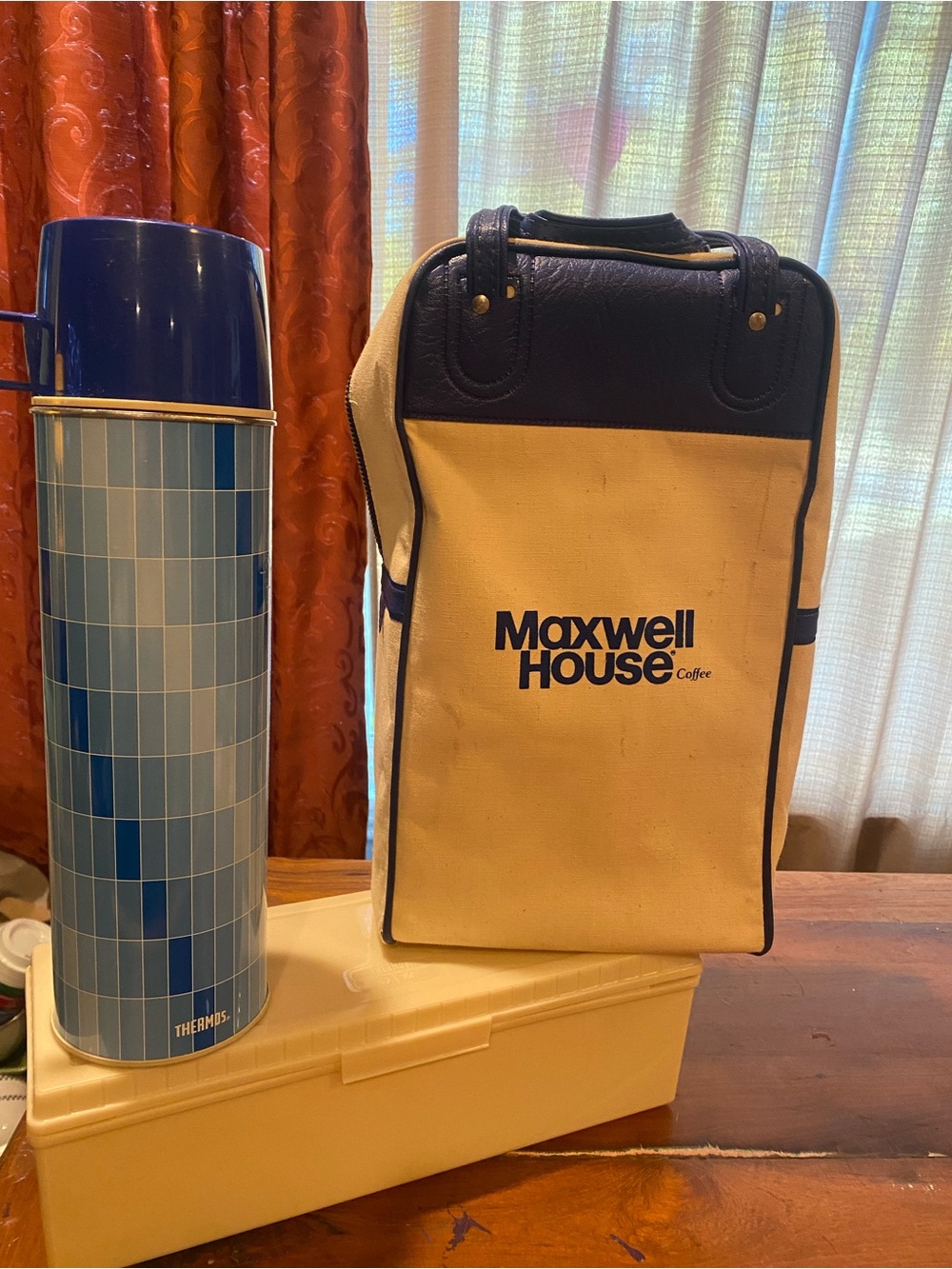 Maxwell House 70s Bag in Cream and Navy